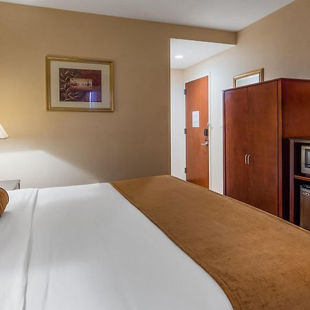 Best Western Plus Arena Hotel New York Kültér fotó